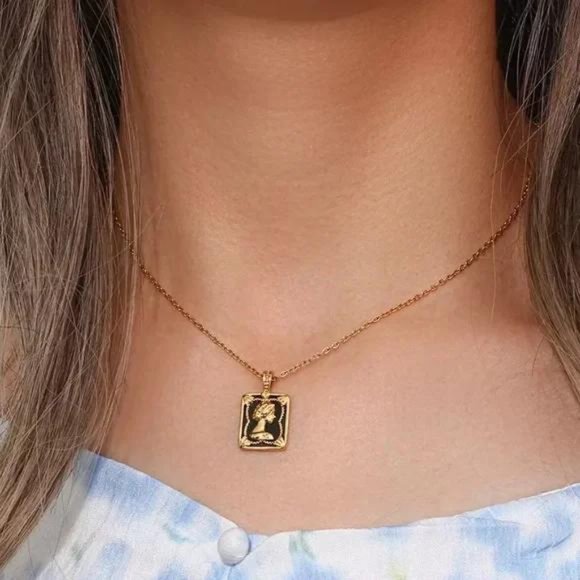 New Queen 18K Gold Black Square Pendant Necklace, NICE NECKLACE, CUTE NECKLACE - Picture 2 of 5